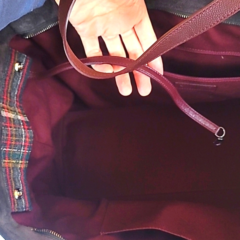 CHANEL RARE Paris to Edinburgh Tote - Picture 10 of 15
